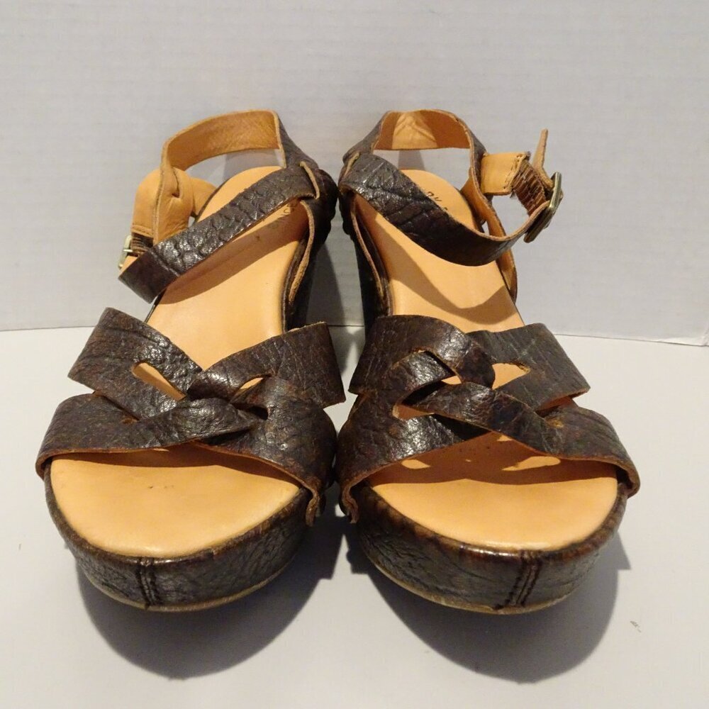 Kork-Ease Brown Leather Retro Platform Heel Sz 8 US 39 EU Textured Studded